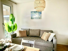 Modernes Apartment mit Garten und Terrasse